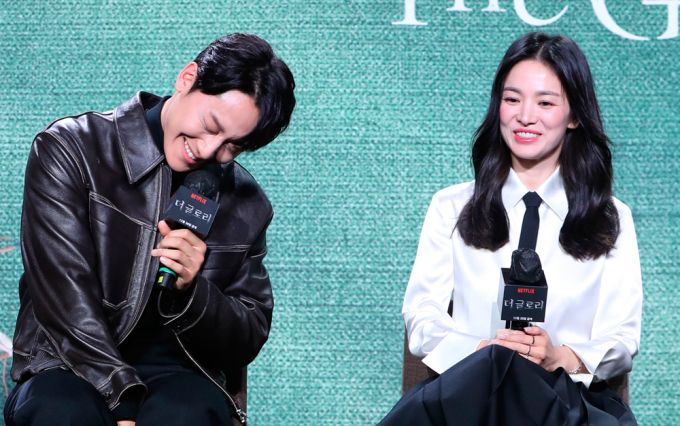 Những cặp đôi 'yêu đương' nhạt nhẽo: Song Hye Kyo bị 'réo' tận 2 lần nhưng vẫn chưa rút kinh nghiệm