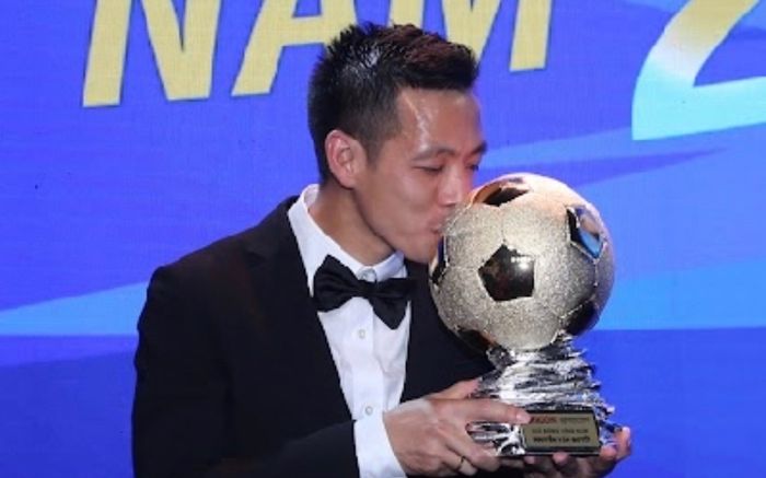 Văn Quyết giành QBV Việt Nam: Liệu có công bằng cho Tiến Linh?