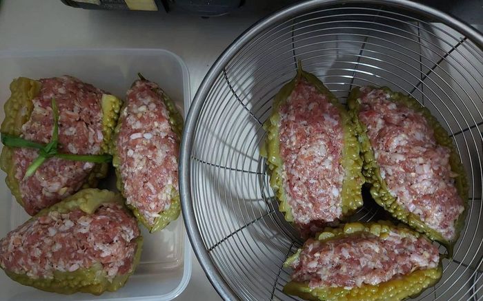 Món khổ qua dồn của bố khiến dân mạng cười ra nước mắt nhưng vẫn cảm thán: Yêu thương dạt dào là đây!