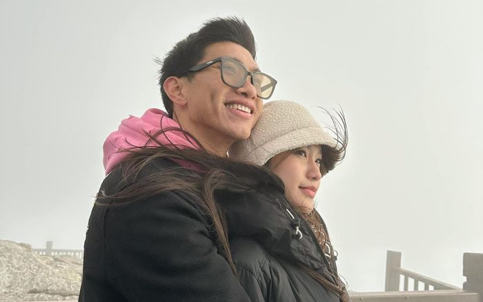 Đoàn Văn Hậu - Doãn Hải My 'dính như sam' trong chuyến du lịch, dân tình thi nhau giục: Cưới đi thôi