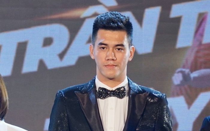 Tiến Linh hụt hẫng về sớm sau Gala Quả bóng vàng, liệu có đáng chê?