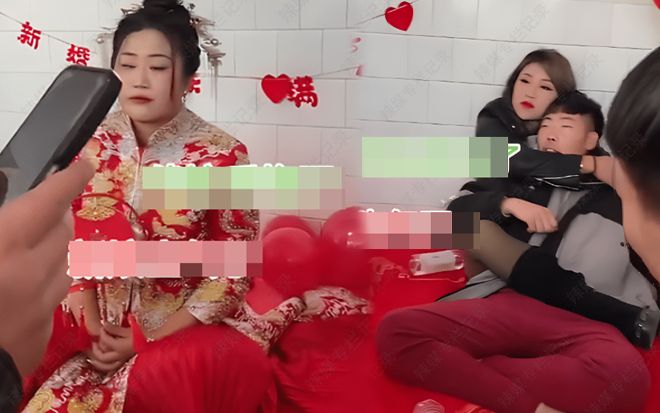 Phù dâu ôm chặt chú rể trên giường không buông mặc cô dâu bất lực ngồi khóc và sự thật bất ngờ phía sau