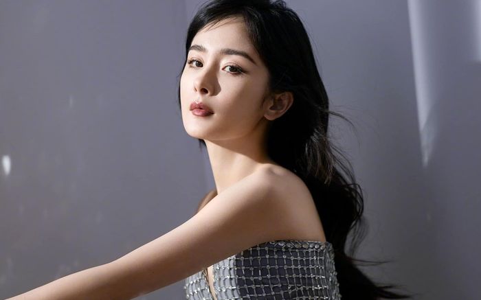 Dương Mịch bất ngờ công khai tình cảm với một ngôi sao đình đám Cbiz sau thời gian dài hẹn hò