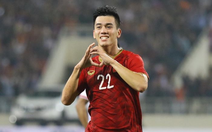 Tiến Linh - Từ bóng tối dây chằng đến QBV trong lòng khán giả