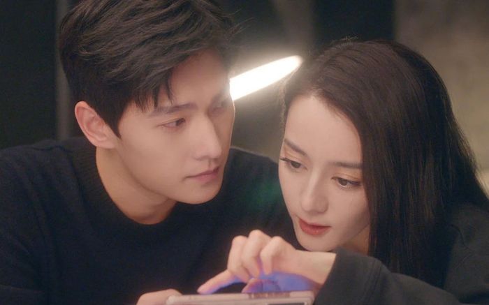 Ảnh Dương Dương và Địch Lệ Nhiệt Ba hẹn hò 2 năm trước bất ngờ được công bố