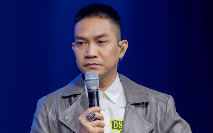 Chủ nhân hit 'Vì sao thế' tiết lộ chuyện bị 'cướp' bản quyền, tuyên bố sẽ gặp một số người ở tòa
