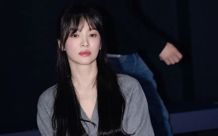 Phát hiện Song Hye Kyo có con gái 'thất lạc', khuôn mặt trắng sáng 'búng ra sữa'