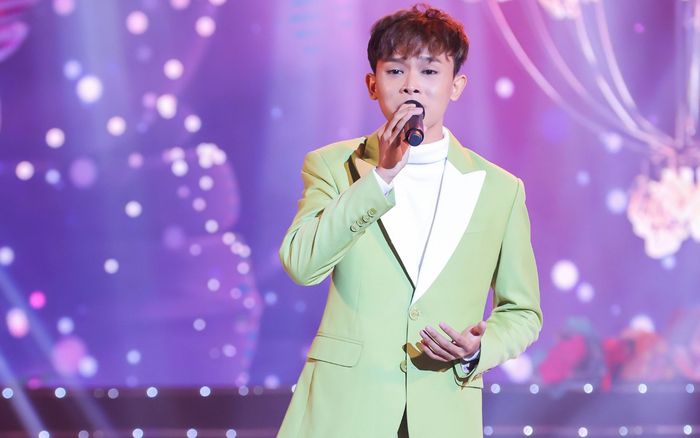 Hành động của Hồ Văn Cường dành cho khán giả sau khi hát xong: Thế này bảo sao không đông fan!