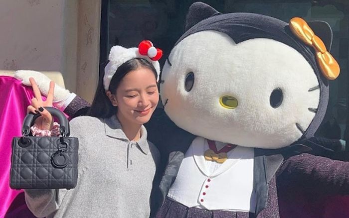 Fan xuýt xoa với món quà Jennie tặng Jisoo: Đúng là 'chị em ruột'