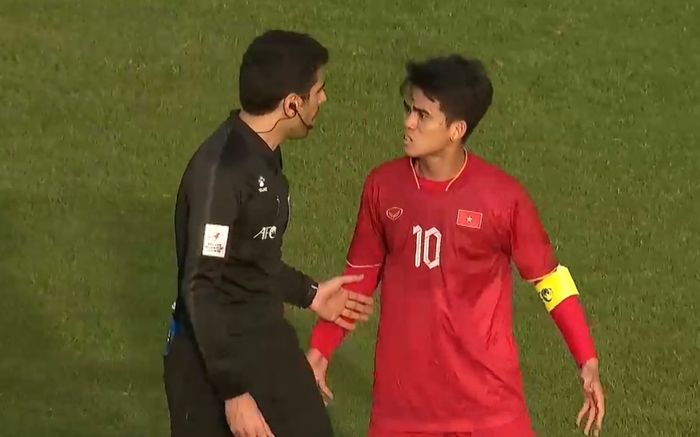 Trọng tài bắt sai khiến U20 Việt Nam bị Iran loại tức tưởi?