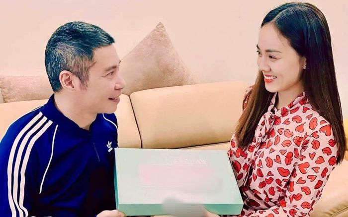 Vừa bí mật tặng quà vợ 8/3 cho vợ, nay 'cô Đẩu' Công Lý bất ngờ đòi quà ngược từ bà xã