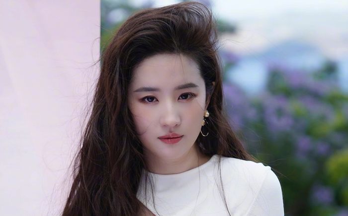 Chồng Lưu Diệc Phi gây sốt bởi một bộ phận trên cơ thể