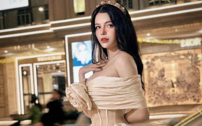 Dancer Đan Khanh khoe phong cách cuốn hút trong trang phục của Amber Design