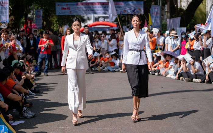 Ngắm nhìn nhan sắc của Top 20 Miss HUTECH 2023 trước thềm Chung kết