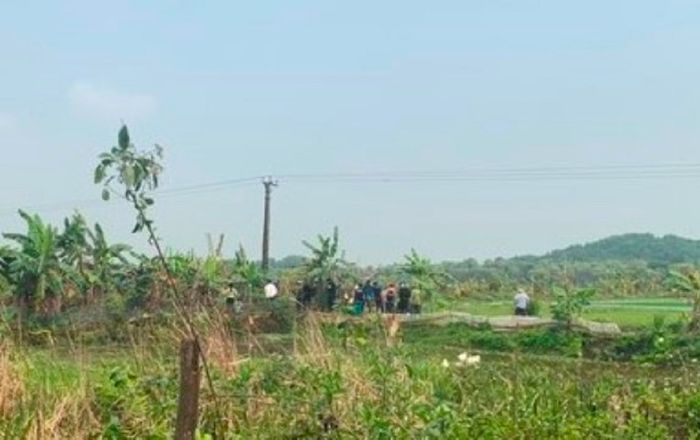 2 thi thể nam thanh niên nằm ở bờ ao khiến dân làng tá hỏa vội trình báo Công an