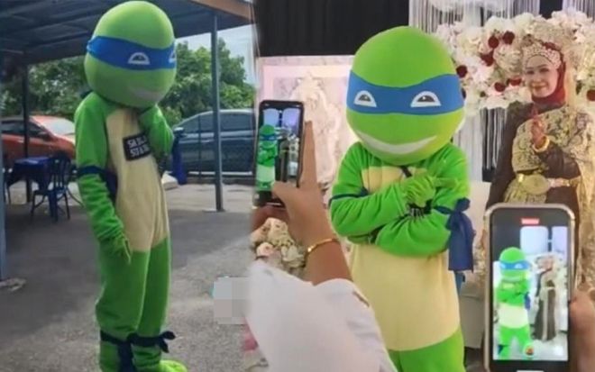 Cải trang thành Ninja Rùa đến dự đám cưới bạn gái cũ, chàng trai khiến tất cả xót lòng khi cởi lớp mặt nạ
