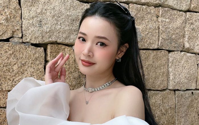 Midu 'phản pháo' cực gắt khi bị nghi diện đồ rộng che bụng bầu