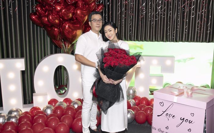 Giữa nghi vấn rạn nứt với 'vua cá Koi', dân mạng soi ra nhiều dòng trạng thái bất ổn của Hà Thanh Xuân