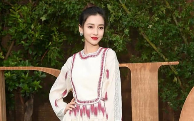 Netizen tranh cãi về sự nghiệp của Angelababy hậu ly hôn Huỳnh Hiểu Minh