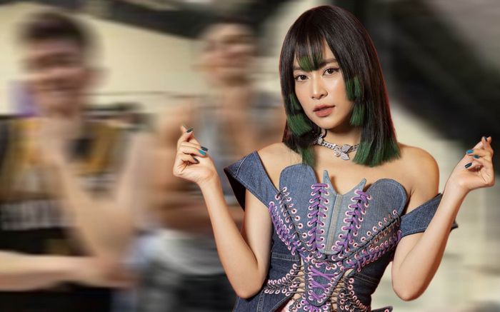 Cầu thủ nổi tiếng rủ rê hội bạn cơ bắp 'mê mẩn' Hoàng Thùy Linh: Nhảy See Tình 'dẻo' còn hơn chính chủ!