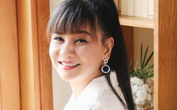 Cát Phượng thoải mái nhắc Kiều Minh Tuấn khi được khán giả nói đến người cũ