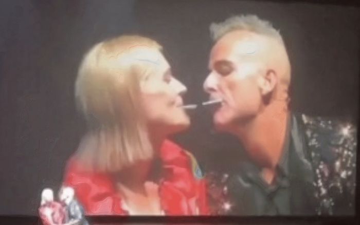 Một MC bị đánh ghen ngay trên sóng truyền hình