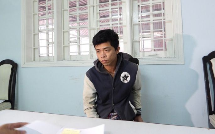 Đêm khuya vẫn cao hứng hát karaoke, người đàn ông không ngờ đến hậu quả