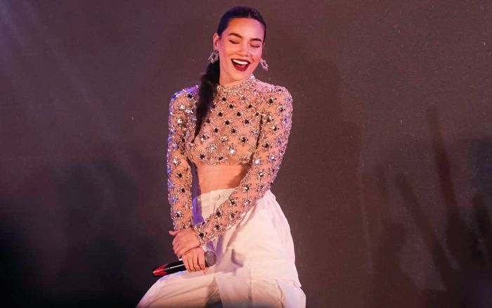 Hồ Ngọc Hà bị phát hiện dùng lại 'đồ cũ' khi chạy show