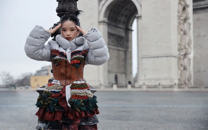 Bùi Hoàng Hạ An – Người mẫu nhí Việt Nam đầu tiên trình diễn tại Paris fashion week