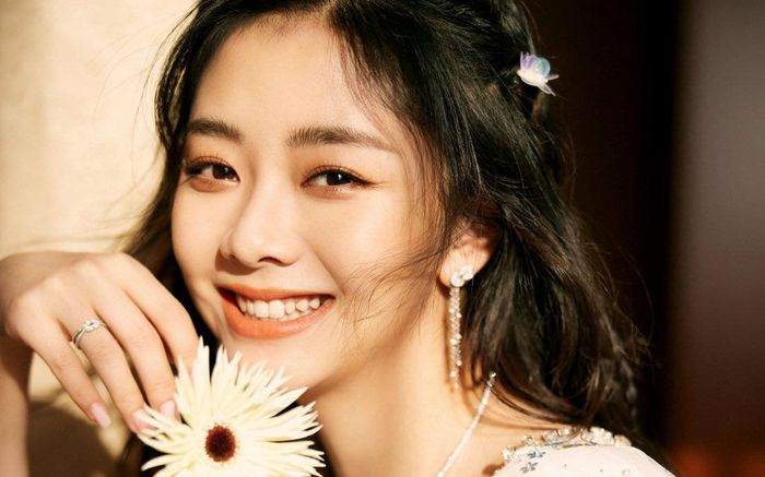 Đàm Tùng Vận bất ngờ thông báo kết hôn, còn tung luôn bộ ảnh cưới cực ngọt