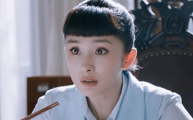 Sao nữ bị 'phong ấn' nhan sắc vì mái ngố: Triệu Lệ Dĩnh quê mùa, Địch Lệ Nhiệt Ba kém sang một bậc