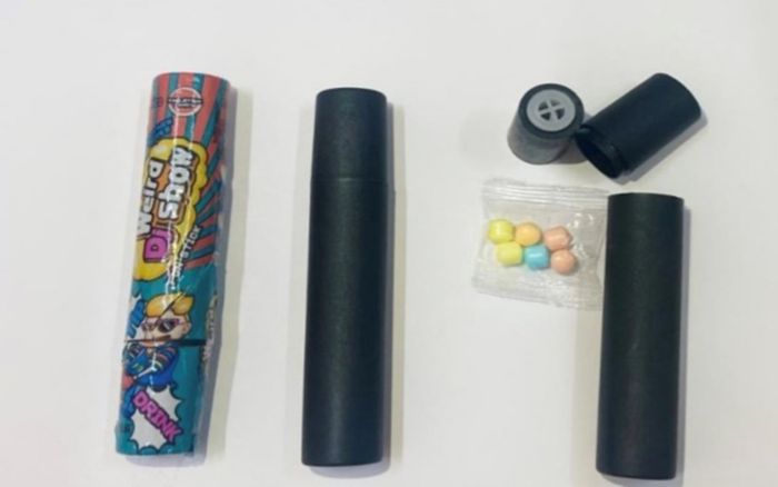 Hàng loạt học sinh ở Quảng Trị nhập viện khẩn vì ăn thứ kẹo này