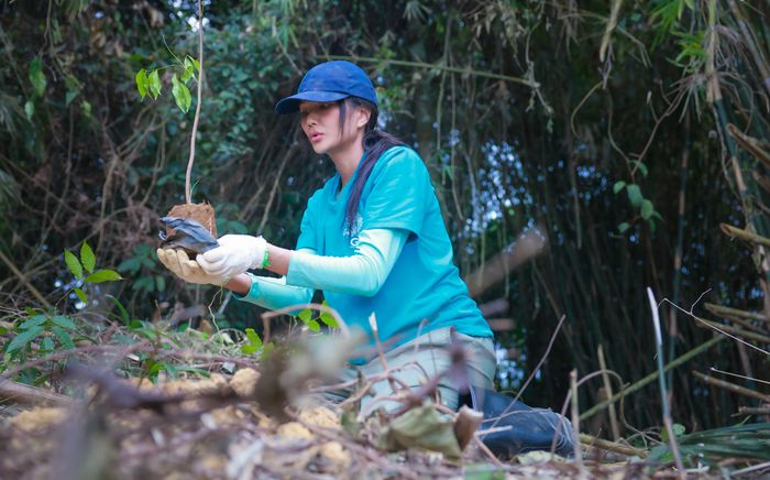 H'Hen Niê thực hiện lời hứa kỷ niệm nhân 5 năm đăng quang, hành động ý nghĩa khiến fan tự hào