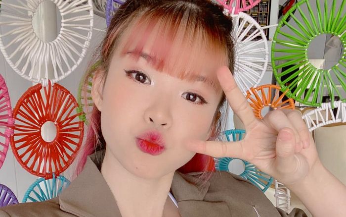 Khởi My hiếm hoi lộ diện trên mạng xã hội, tự tin khoe cơ bụng lộ múi