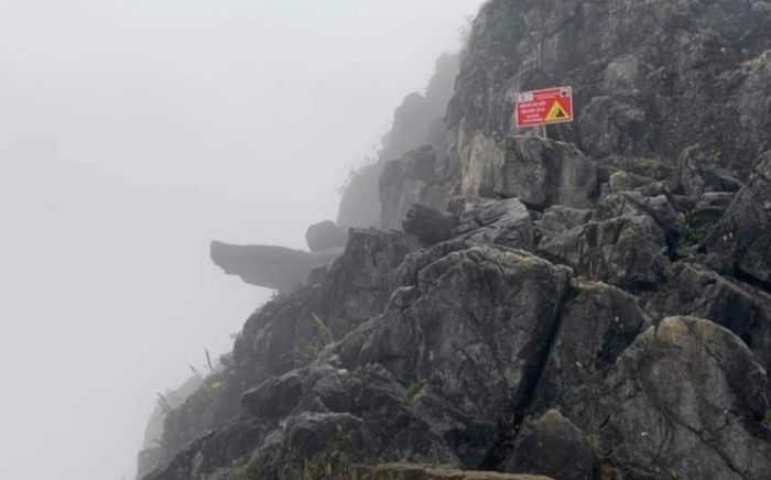 Cố leo ra mỏm đá 'tử thần' ở Hà Giang, du khách người Anh gặp nạn