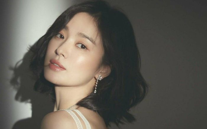 Song Hye Kyo thừa nhận quan hệ tình cảm với một ngôi sao nổi tiếng Kbiz