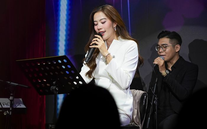 Nam Em nói gì khi bị chê bai hát không rõ lời, thường xuyên quên bài trên sân khấu?