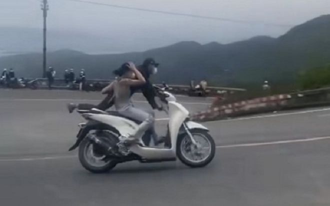 Thông tin 'bất ngờ' về đôi nam nữ đi SH 'làm xiếc' trên đèo Hải Vân