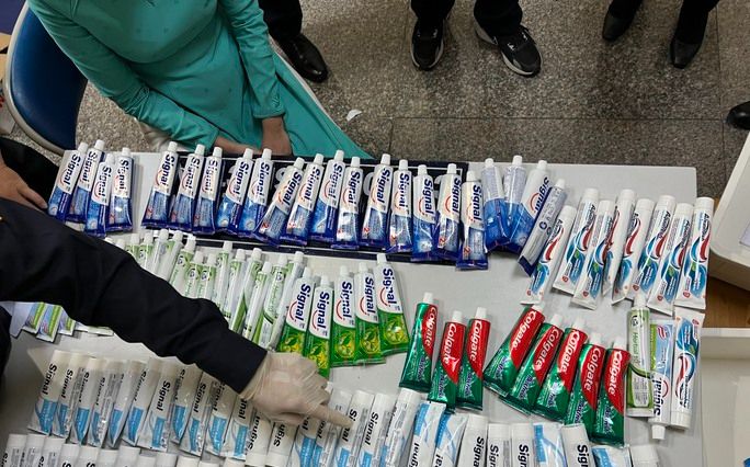 Số ma túy được phân chia trong hành lý của 4 tiếp viên hàng không đưa từ Pháp về Việt Nam ra sao?