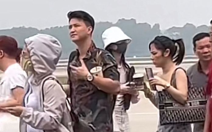 Bạn gái Huỳnh Anh dưới ống kính 'team qua đường' khiến netizen phải thốt lên: Chị khác trên hình quá!