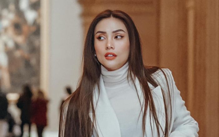 Võ Hoàng Yến khoe 'tin vui' ở Mỹ cùng bạn trai