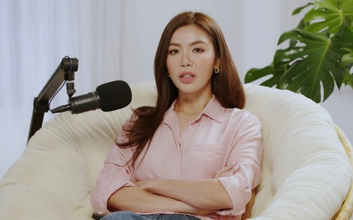 Minh Tú thừa nhận càng lớn càng thu mình, thấy tự ti khi so sánh với Hương Giang