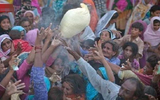 9 người thương vong khi giẫm đạp nhau giành bột mì miễn phí ở Pakistan