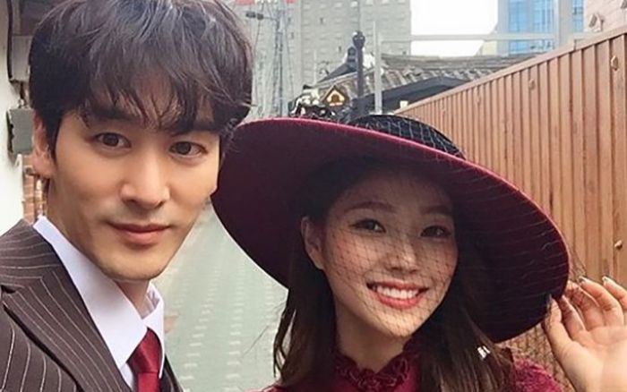 Cặp sao diễn viên - người mẫu chênh 13 tuổi bất ngờ thông báo chia tay sau thời gian hẹn hò