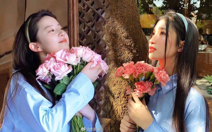 Khi Phương Nhi 'đu trend' ôm hoa như Lưu Diệc Phi: Có đẹp như 'thần tiên tỷ tỷ' bản gốc?