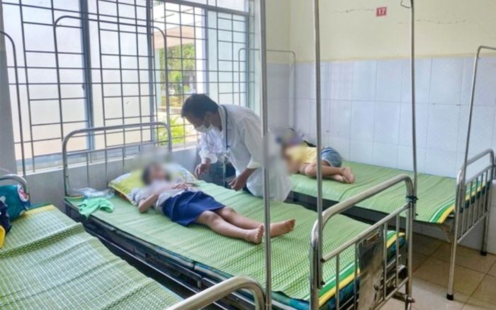 Đã xác định được 4 người tặng bóng bay trong vụ hàng chục em học sinh ngộ độc