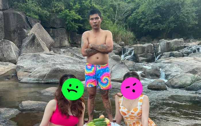 Phất lên sau khi mở công ty riêng, Lộc Fuho đi cắm trại cùng 2 gái xinh gây chú ý