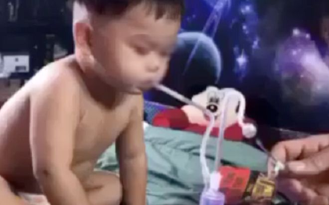 Kẻ ép bé trai 3 tuổi hút ma túy đối diện án tù 20 năm