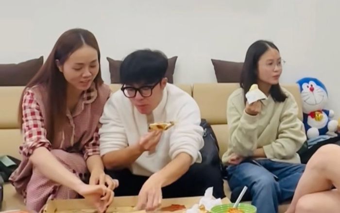 Không chỉ thân thiết với vợ cũ, vợ mới còn được lòng các con riêng của NSND Công Lý