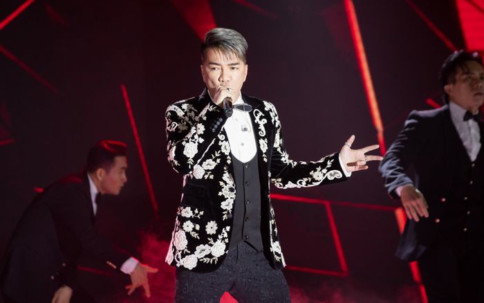 Không vỗ ngực xưng danh 'Ông hoàng nhạc Việt', Đàm Vĩnh Hưng thổ lộ may mắn 'vẫn chưa già để hát nhạc trẻ